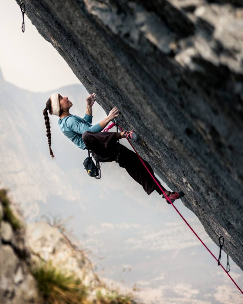 Brooke Raboutou en Excalibur 9b+ 📷 @crimp.films