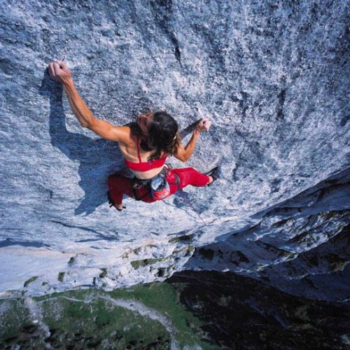 Foto de Josune por Rikar Otegi durante la liberación de "Yeah man", vía de 9 largos (con 8b+ máx) en el macizo de Gastlosen, Alpes Suizos.